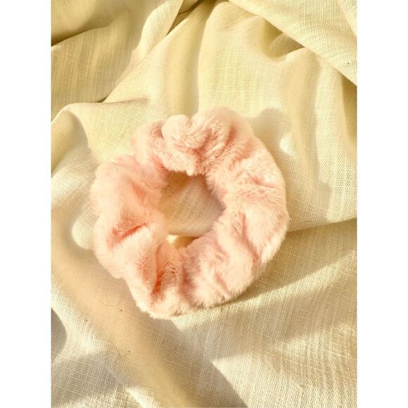 Light pink fuzzy hair tie scrunchie - Picture 2 of 2